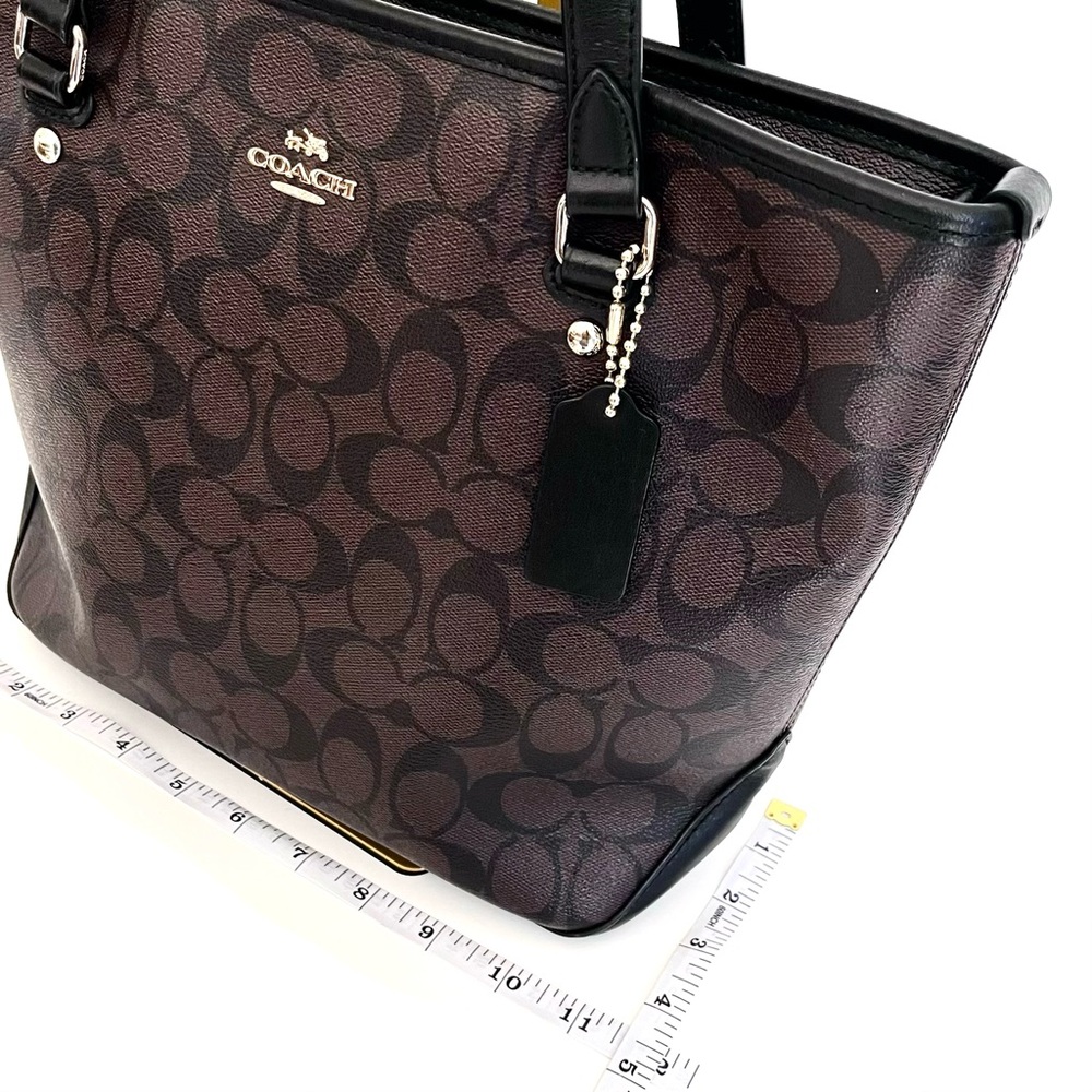 Coach Signature | Zip Top | Tote Bag - Picture 15 of 17